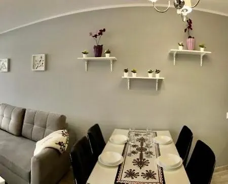 Zlote Tarasy Apartamentyzakopianskie Basen Sauna Jacuzzi 아파트 자코파네